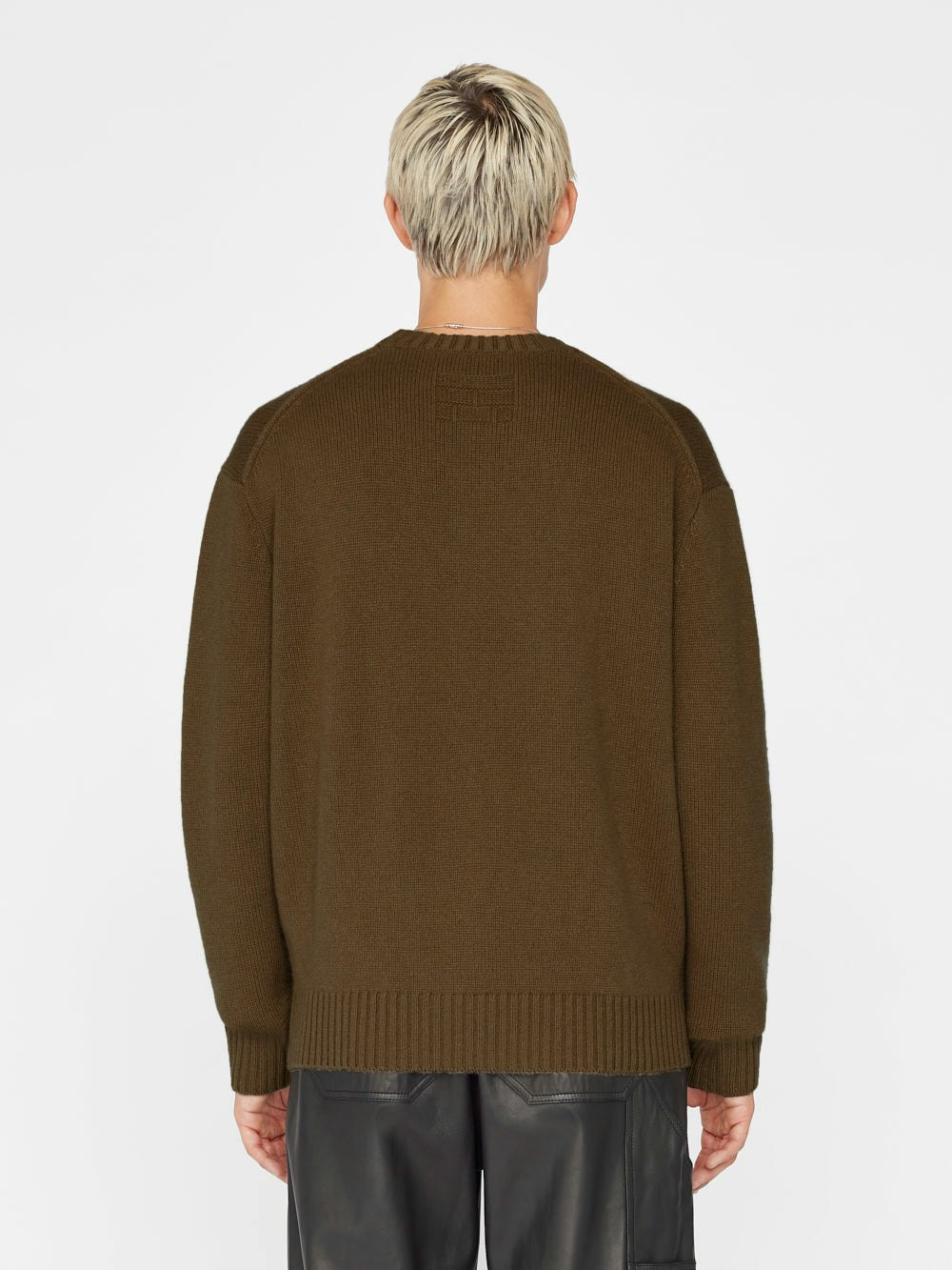 sweater back view alt:fit2